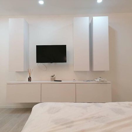 White Studio Apartment Cluj Napoca Bagian luar foto