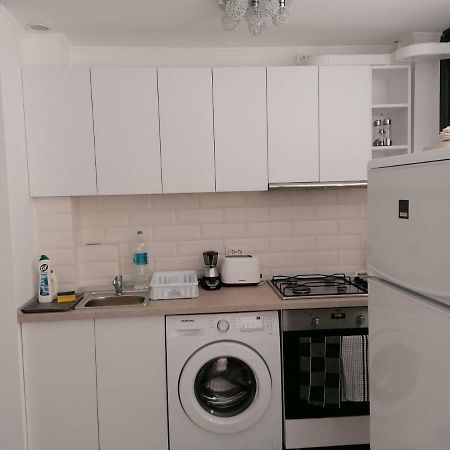 White Studio Apartment Cluj Napoca Bagian luar foto