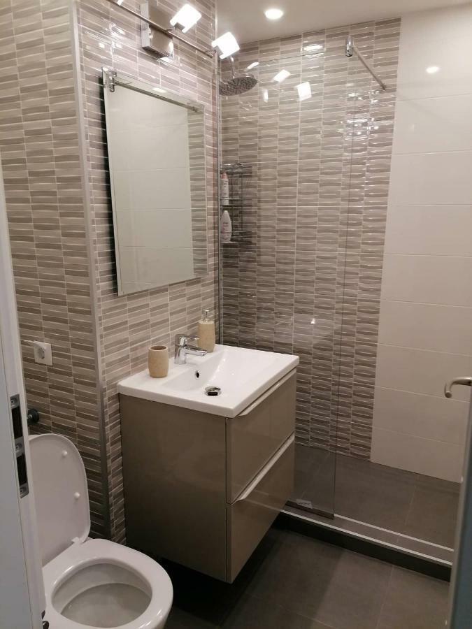 White Studio Apartment Cluj Napoca Bagian luar foto