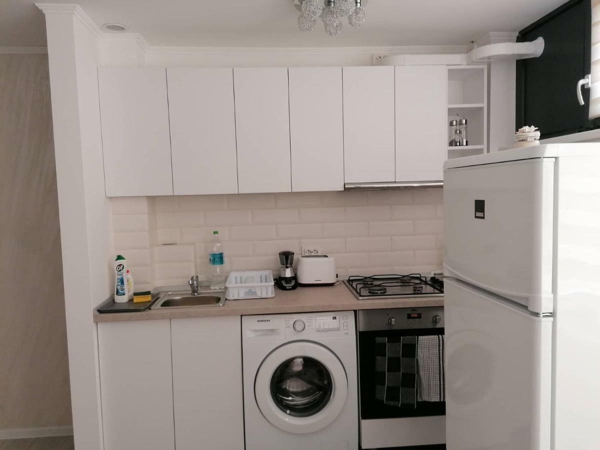 White Studio Apartment Cluj Napoca Bagian luar foto